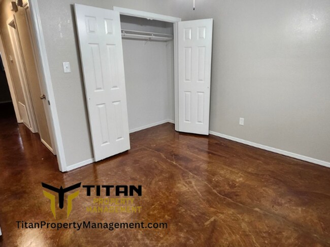 Building Photo - 2 bed/2 bath Apartment