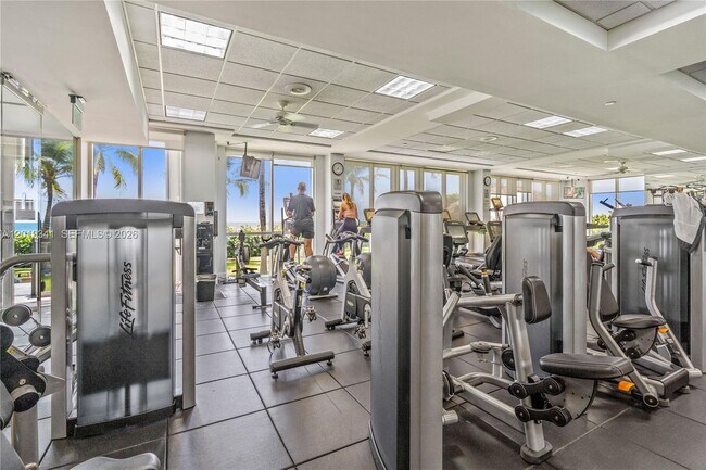 Building Photo - 16500 Collins Ave