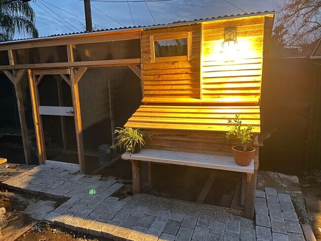 Building Photo - $2,050 Charming 2 Bedroom Home with beauti...