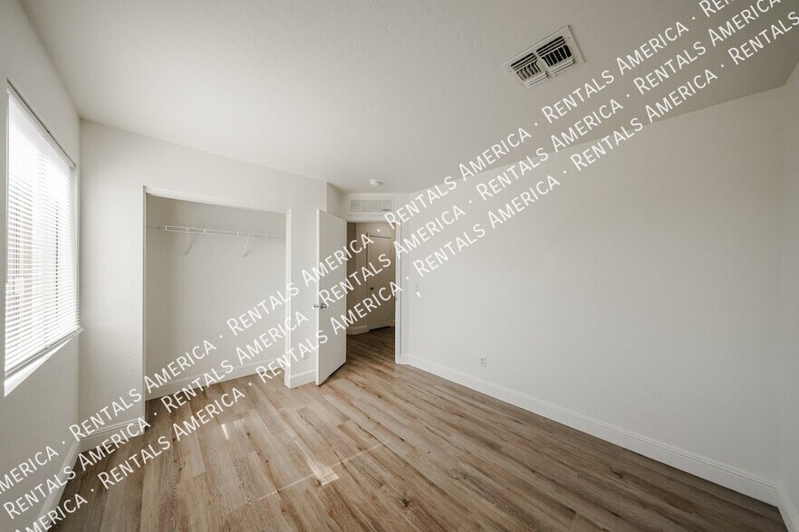 Building Photo - 7315 S 30th Ave