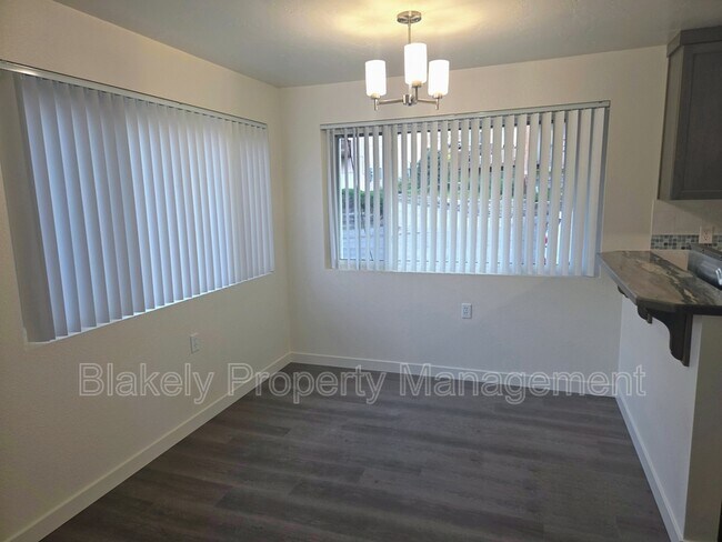 Building Photo - 2118 S Roosevelt St