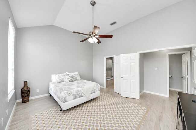 Building Photo - 20922 Whitevine Way