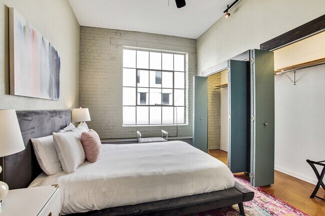 Building Photo - 1041 Constance St