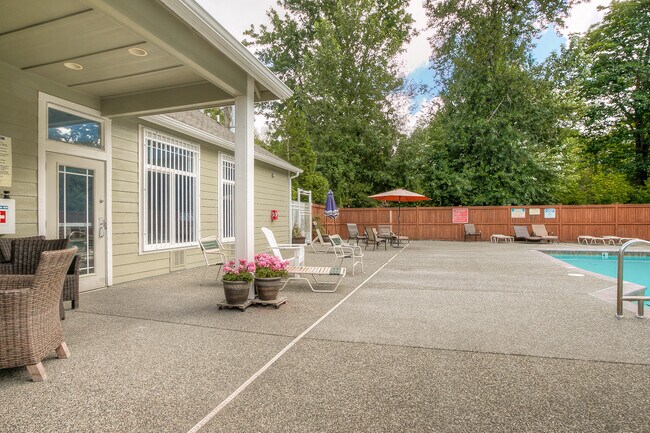 Building Photo - Beautiful 3 Bedroom Bordeaux Condo with 2 ...