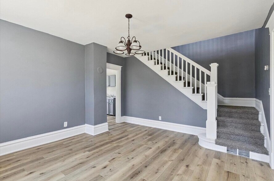 Building Photo - 1115 Laurel Ave