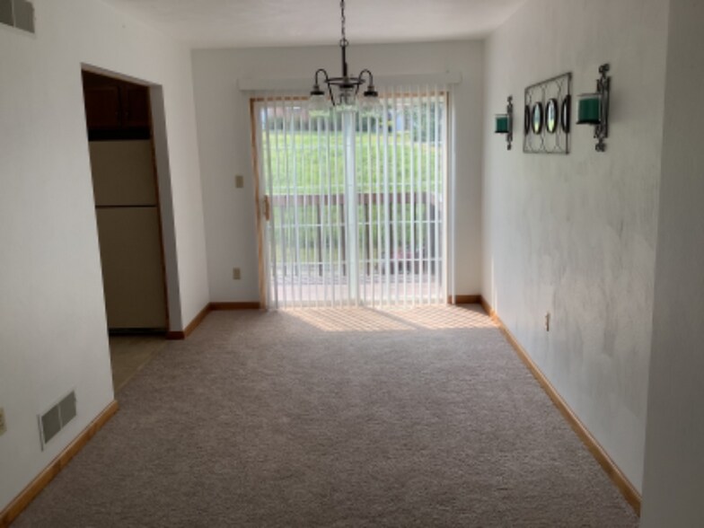 Building Photo - 604 Topper Way