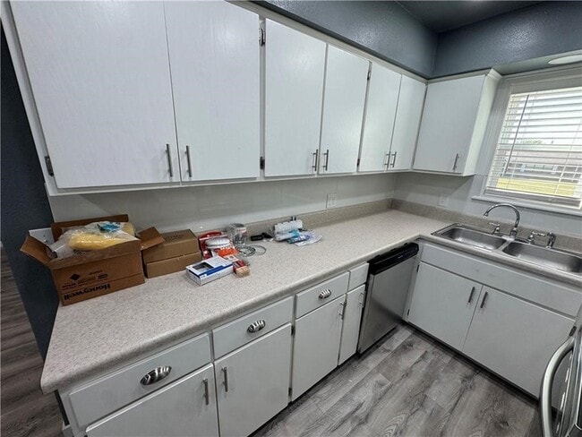 Building Photo - 70 N Hunter St