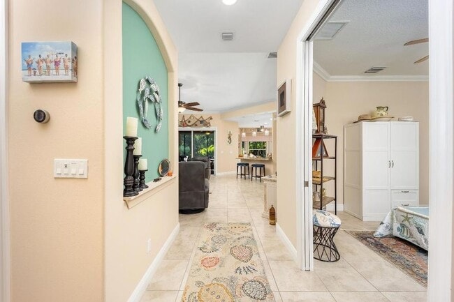 Building Photo - 443 11th Square SW