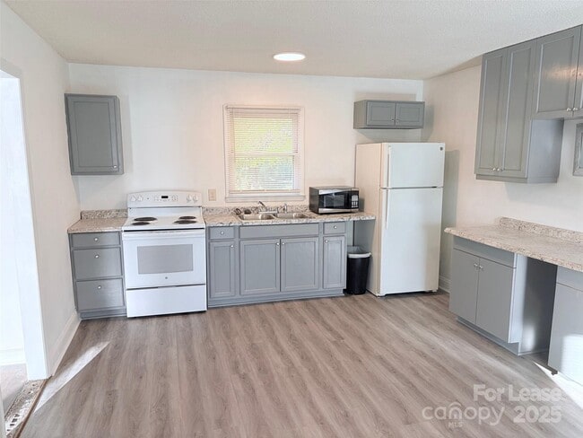 Building Photo - 3712 Tom Greene Rd