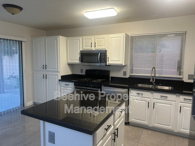 Building Photo - 1034 W Juanita Ave