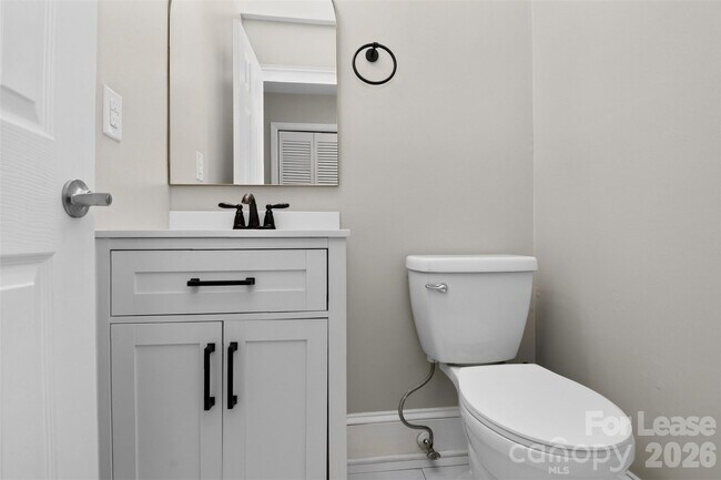 Building Photo - 2438 Knickerbocker Dr