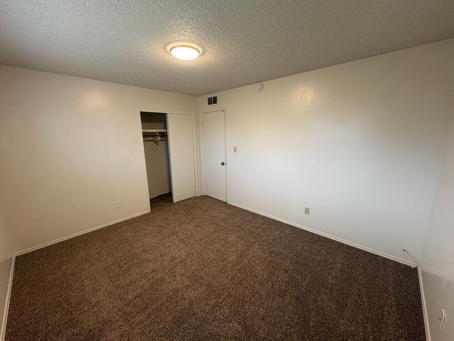 Building Photo - Corner lot home near Shopping Center Available Now!