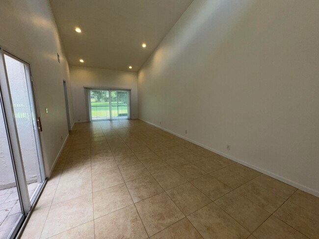 Building Photo - 6447 Parkview Dr