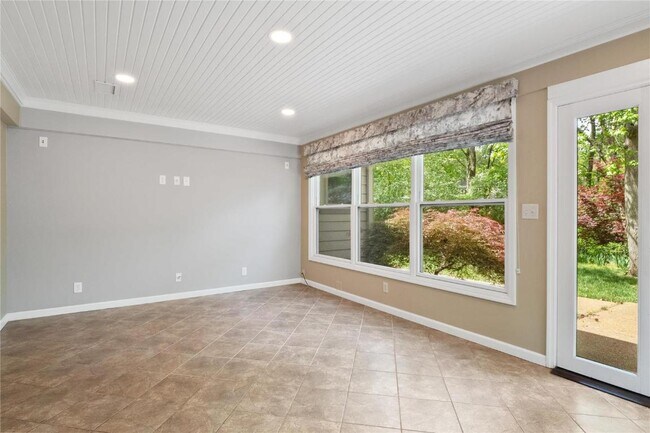 Building Photo - 101 Graybridge Rd