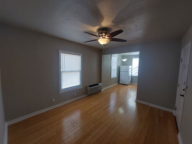 Building Photo - 455 Eleanor Ave