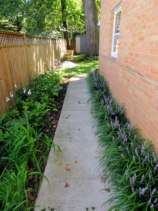 Building Photo - 2129 Patrick Henry Dr