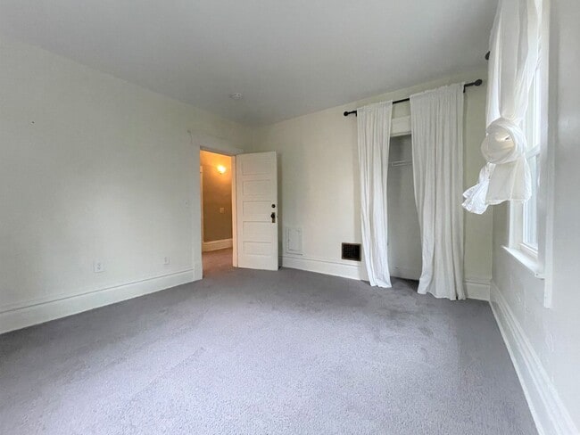 Building Photo - 381 Alden Ave