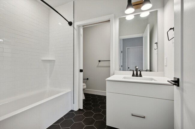 Building Photo - 6910 Ridge Ave