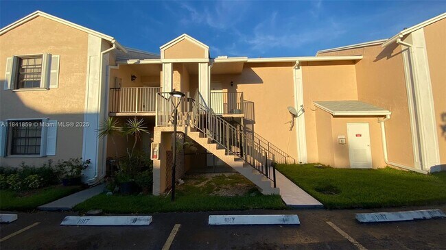 Primary Photo - 1017 Washington Cir