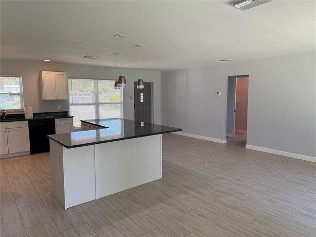 Building Photo - 2451 Nassau St