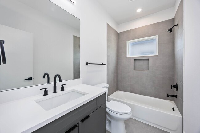 Building Photo - 6737 Peerless St