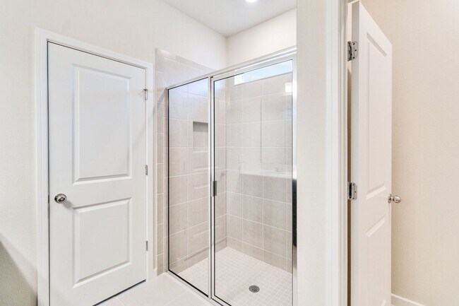 Building Photo - Beautiful 4/2 Energy Efficient Home in St....