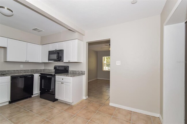 Building Photo - 4542 Tarpon Dr