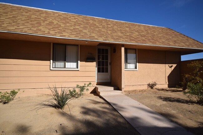 Building Photo - Cozy single story condo close to the commu...
