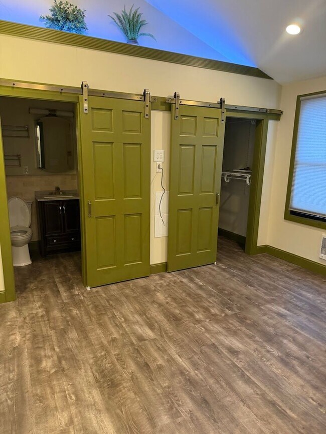 Building Photo - Flying Hills Townhouse