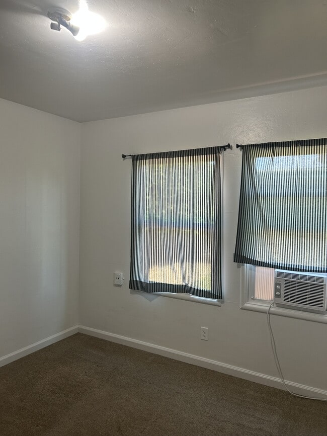 Building Photo - 1301 Higbee Dr