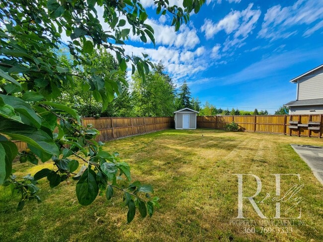 Building Photo - Spacious Silverdale Home with Large Fenced...