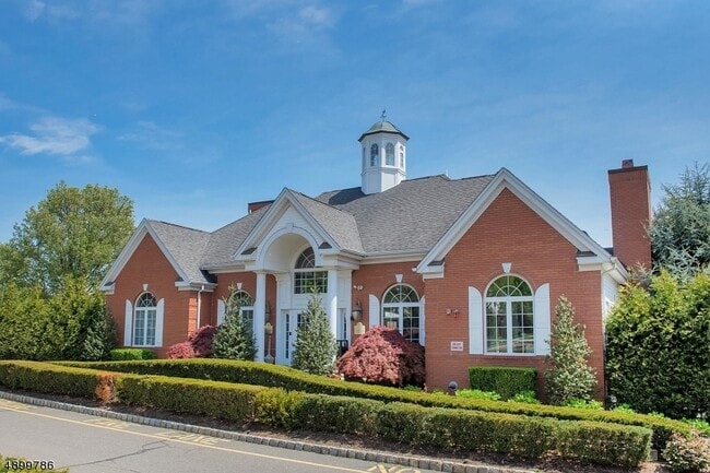 Building Photo - 320 Wilshire Dr