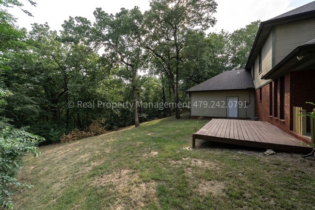 Building Photo - 2300 Brigadoon Dr