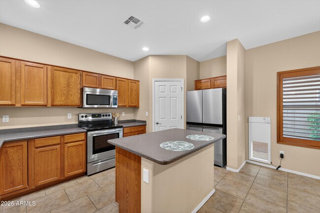 Building Photo - 921 W Dana Dr