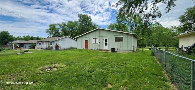 Building Photo - You'll love this 2BR + bsmt bonus rooms ra...