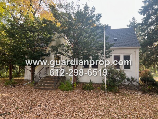 Primary Photo - House in Oakdale 1 Acre Lot Available Now,...