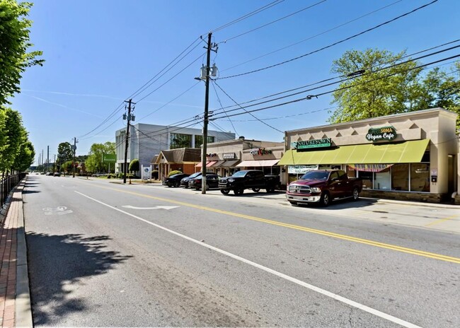 Building Photo - 3532 S Fulton Ave