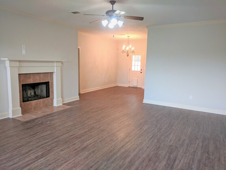 Building Photo - 506 Briars Bend