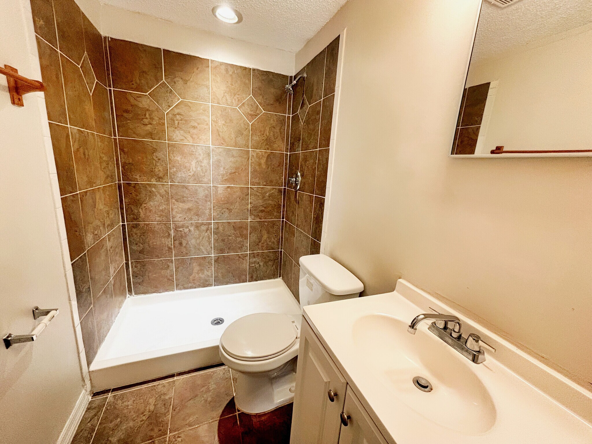 Building Photo - 2642 Debbie Ct