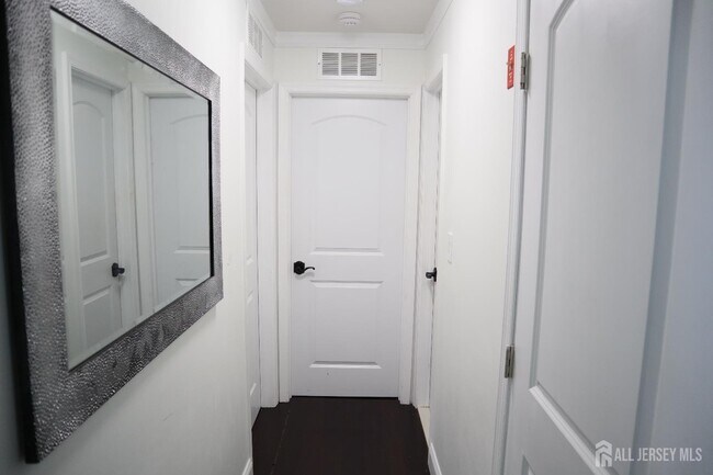 Building Photo - 1306 Commons at Kingswood Dr
