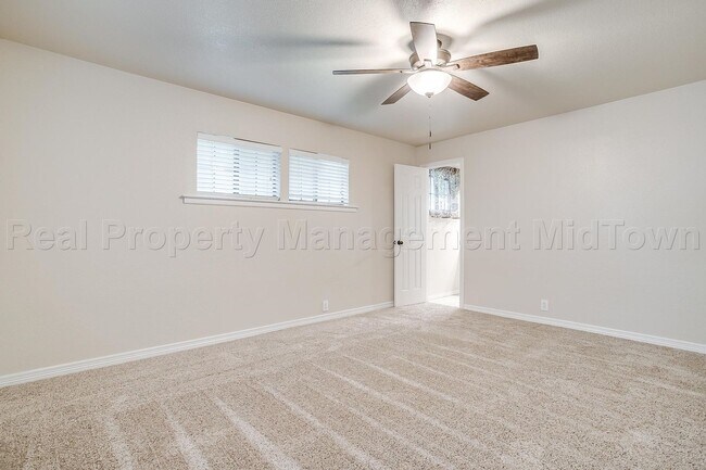 Building Photo - 1813 Thomas Pl