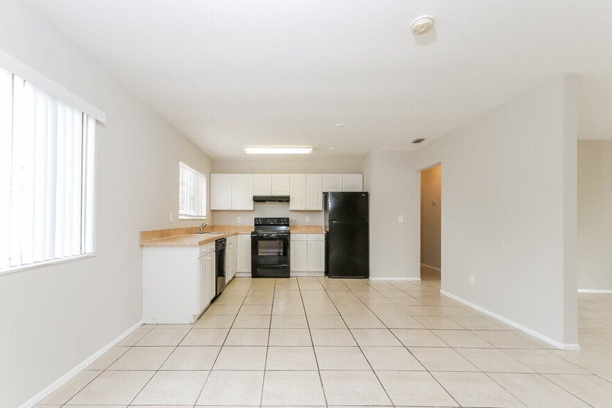 Building Photo - 2138 SE Rich St