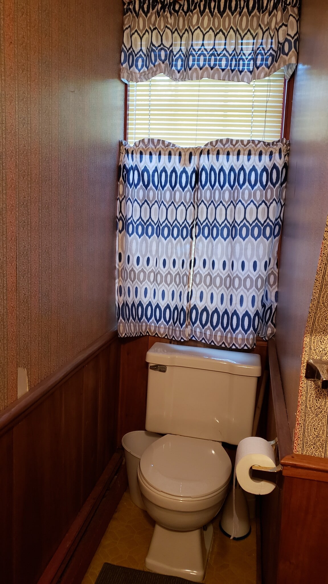 1/2 Bathroom 1st floor - 7 Elm St