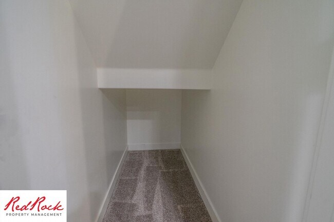 Building Photo - Move In Special - $500 Off First Months Re...