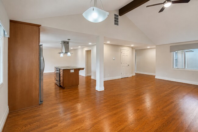 Building Photo - Remodeled Single-Level 2BR/2BA End Unit — Private Courtyard, 2-Car Garage & Mountain Park Ameniti...