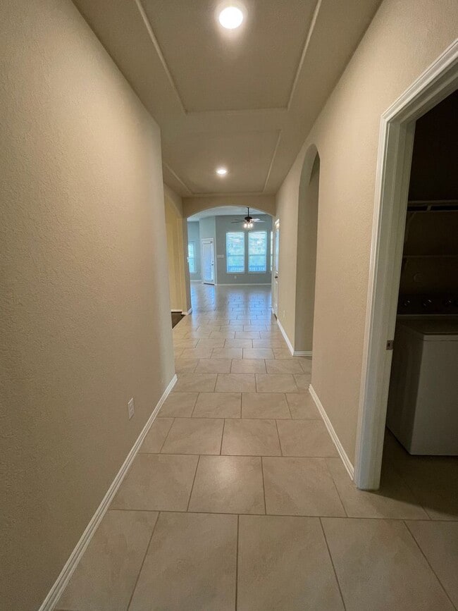 Building Photo - 4/2 in  a gated community in JOHNSON RANCH NORTH