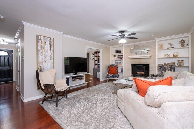 Building Photo - 1720 Jennifer Dr