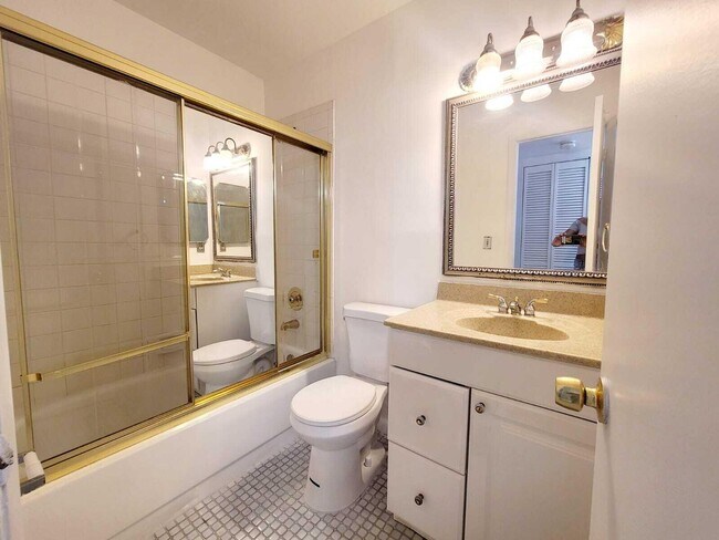 Building Photo - 15702 E Waterside Cir