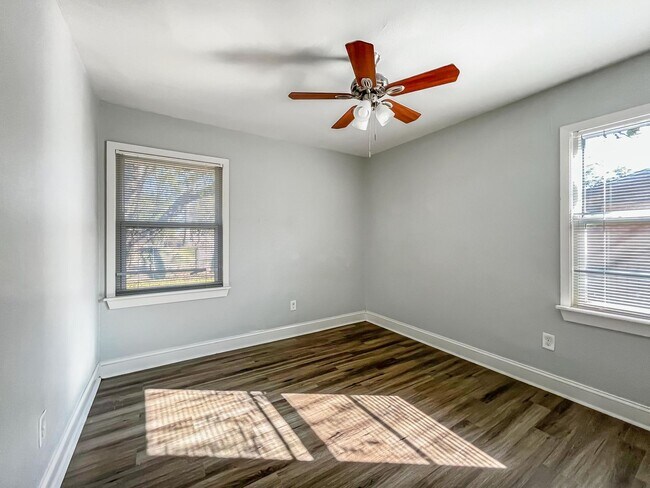 Building Photo - Charming 4BR/2BA Home in Dallas