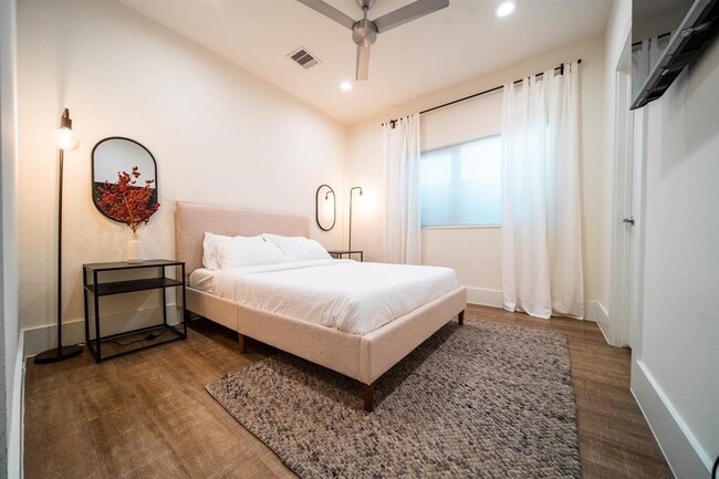 Building Photo - 2212 Francis St